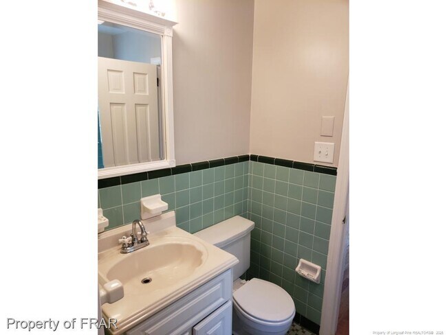 Building Photo - 311 Westview Dr