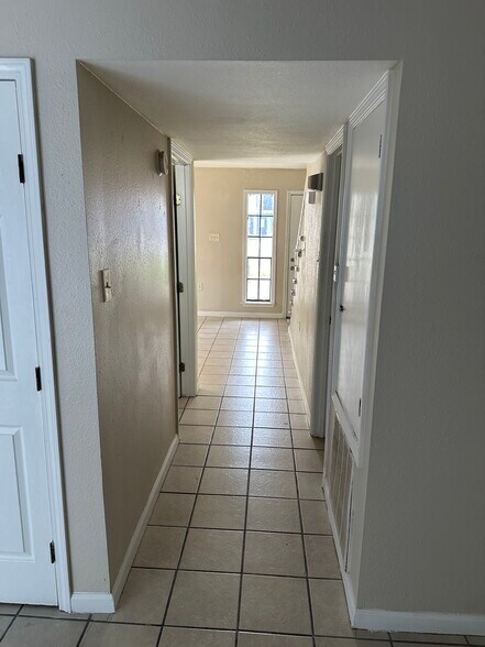 Building Photo - 3605 Jupiter Dr