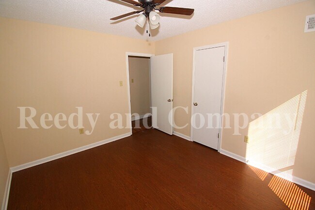 Building Photo - 3340 Morningview Dr