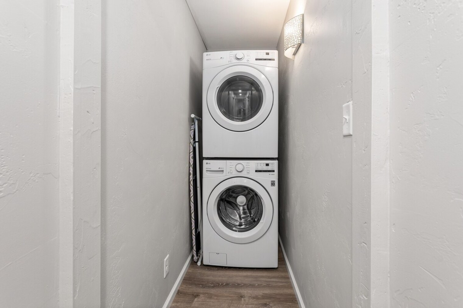 Building Photo - 928 W Browning St