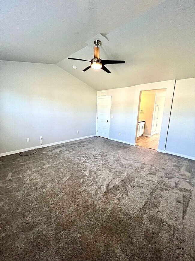 Building Photo - 4 Bedroom 2 bath 3 Car Garage Single Level Meridian.