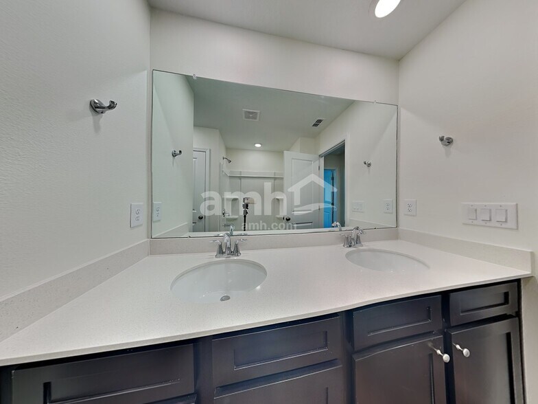 Building Photo - 14511 Cedar Mill Dr