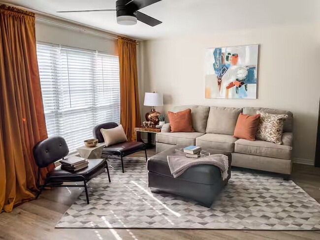 Building Photo - 253 E Stephenson St