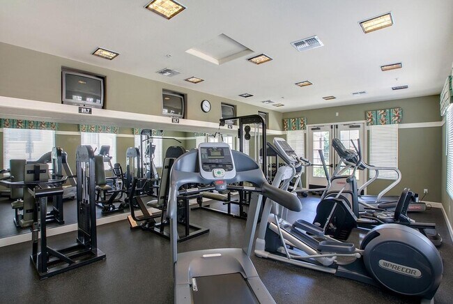 Building Photo - Savannah Terrace 2 BR, 2 BA Unit In Sabre Springs