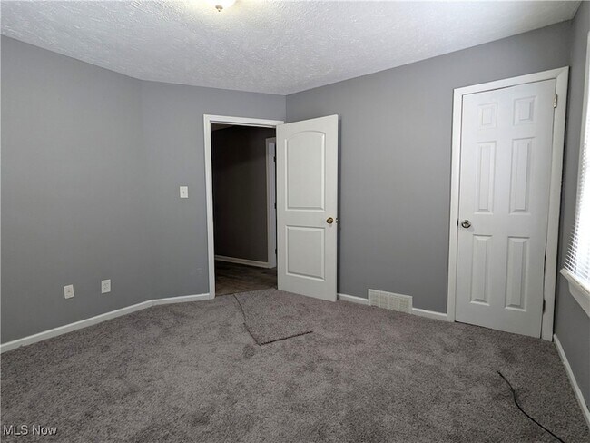 Building Photo - 16401 Home Ave