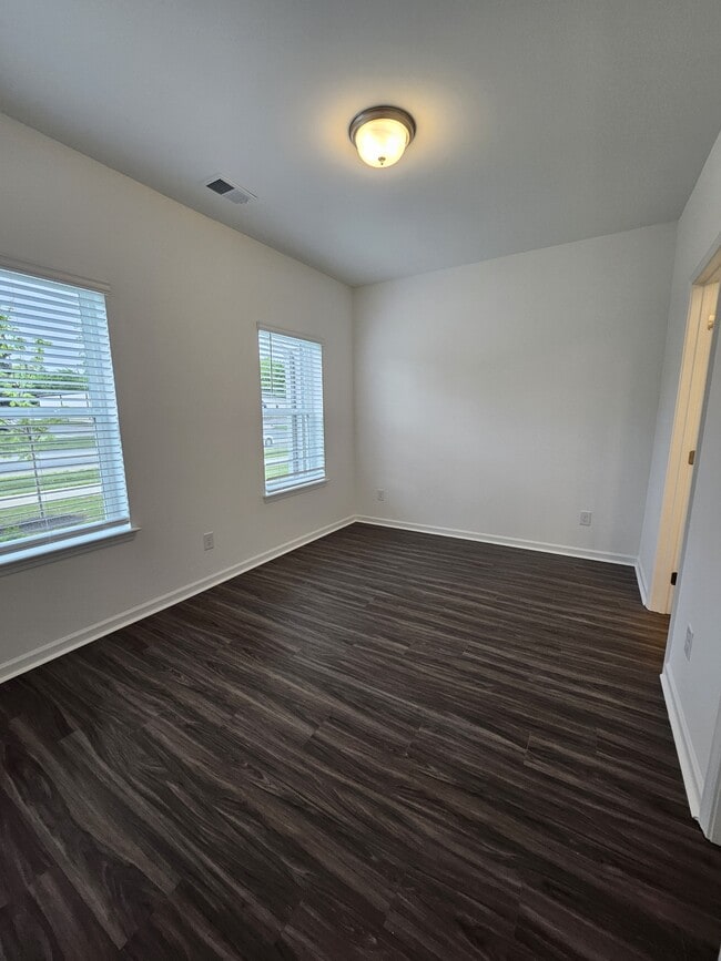 Building Photo - 129 Rosebush Ln