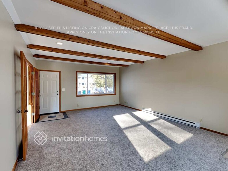 Building Photo - 2944 Albert St N