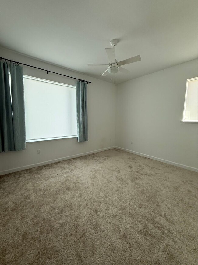 Building Photo - LAKE VIEW