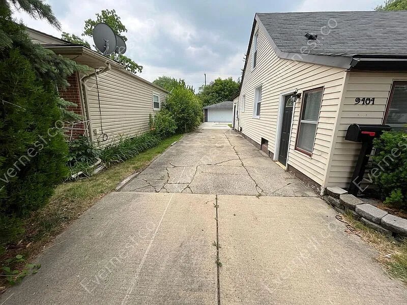 Building Photo - 9101 Hugh St