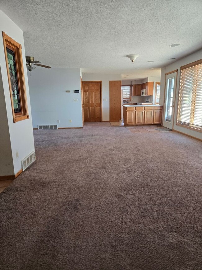 Building Photo - Home on the Lake