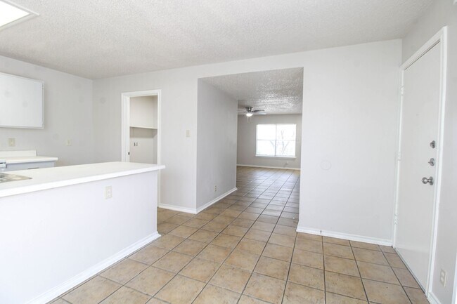 Building Photo - 5515 Kenton Bluff