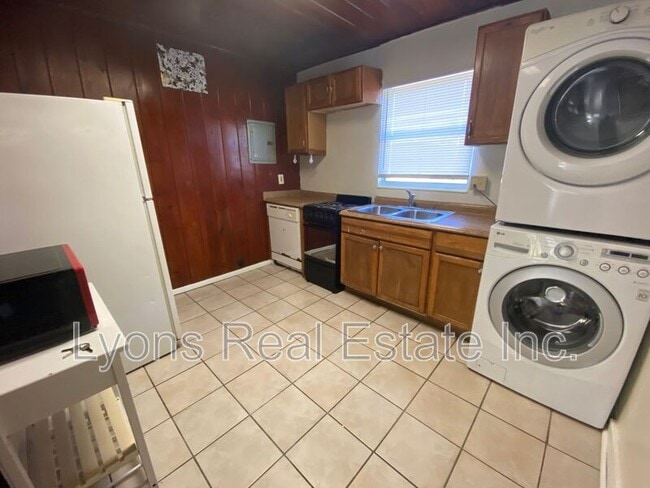 Building Photo - 1935 Ricardo Ave