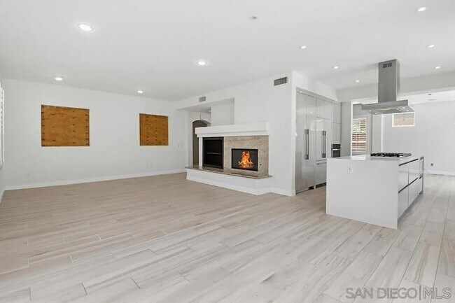 Building Photo - 561 Bayona Loop