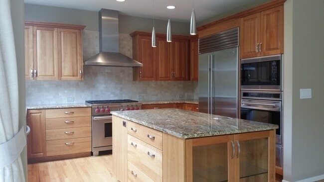 Building Photo - Exceptional 3 Bed, 2.5 bath in Sammamish w...