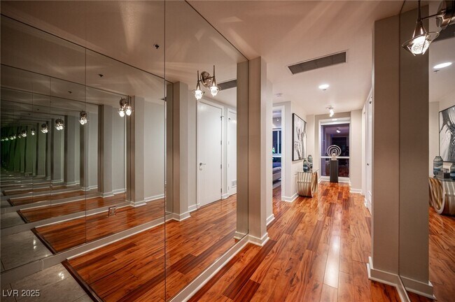 Building Photo - 4525 Dean Martin Dr