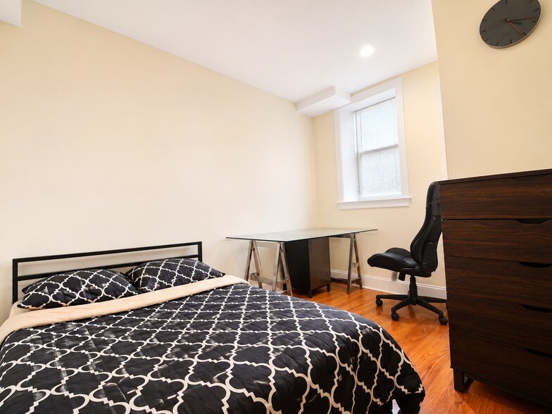 Building Photo - 1203 Beacon St