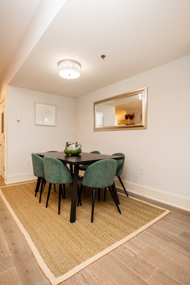 Building Photo - 1387 Washington St