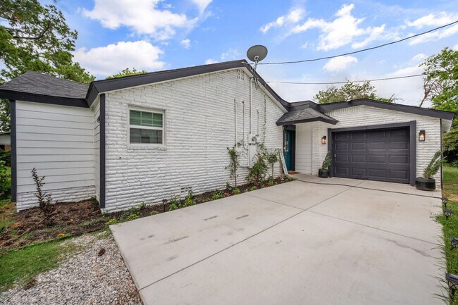 Building Photo - 4109 Brooks Baker Ave