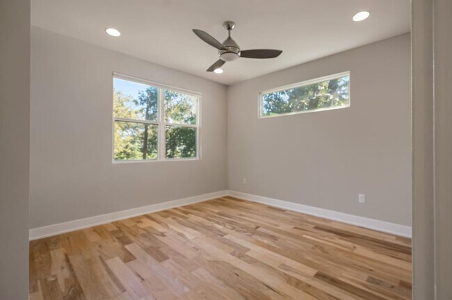 Building Photo - 3209 Govalle Ave