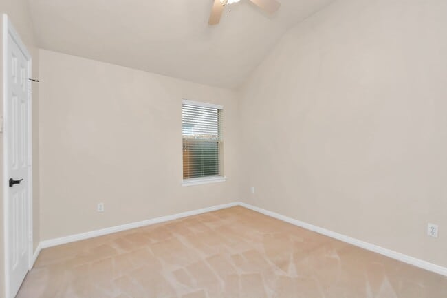 Building Photo - 16510 Bluff Springs Dr