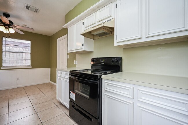 Building Photo - 6634 Bridgegate Dr