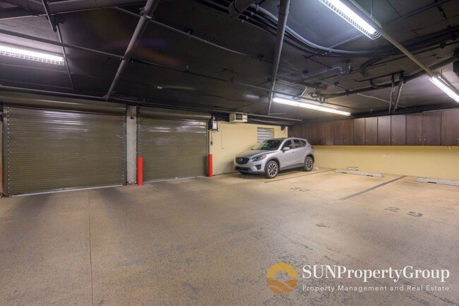 Building Photo - Beautiful Spacious Condo In Desirable Millcreek Area!