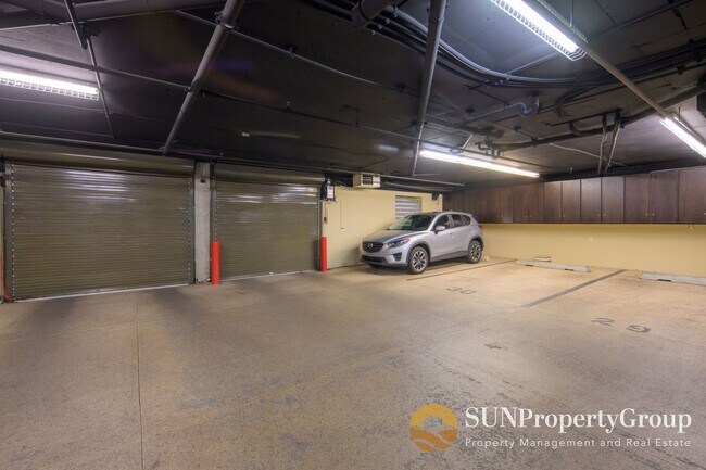 Building Photo - Freshly Updated Luxury Condo In Desirable Millcreek Terrace Community