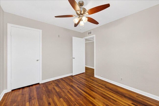 Building Photo - 929 Ashland Dr