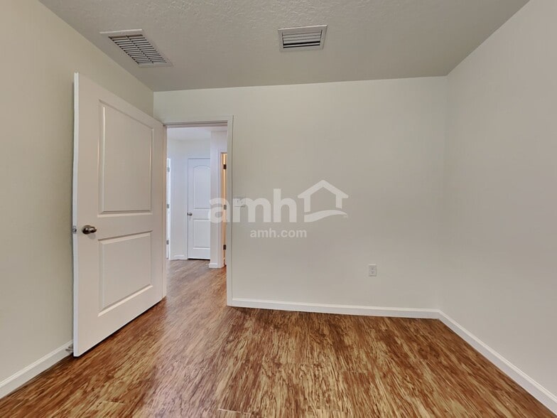 Building Photo - 3325 Bradley Creek Pky