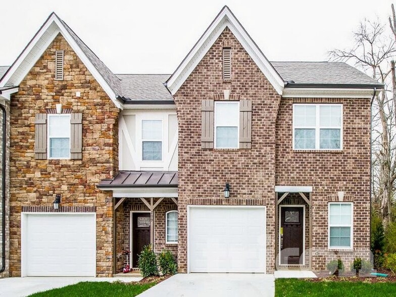 Primary Photo - 211 Ashmere Ct