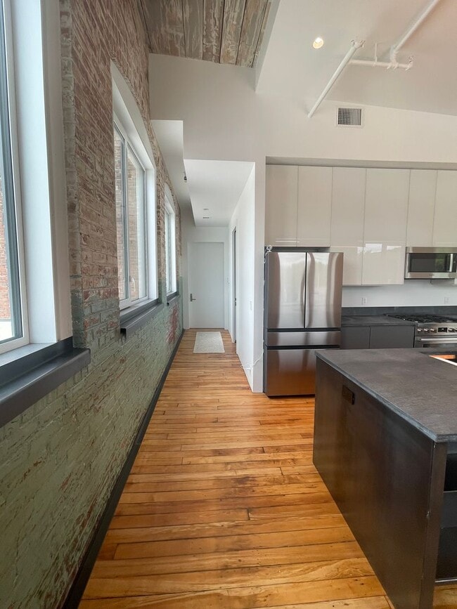 Building Photo - Historic Charm, Modern Luxury,  2 bedroom ...