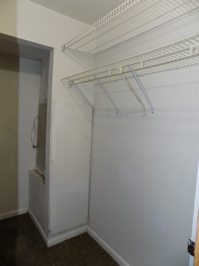 Building Photo - **Available in February* 2bd/2ba Condo close to Truman & Coffee Buff with community Pool.