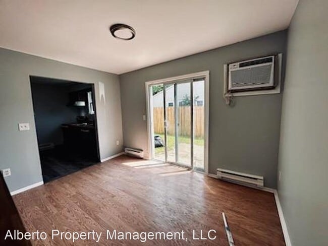 Building Photo - 2 br, 1.5 bath House - 2505 Lexington Ct.