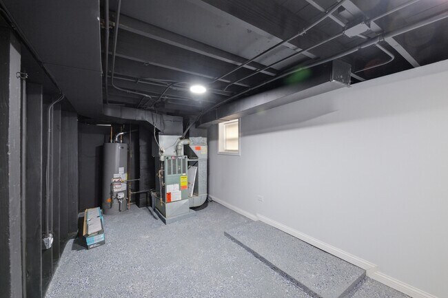 Building Photo - 142 W 103rd Pl