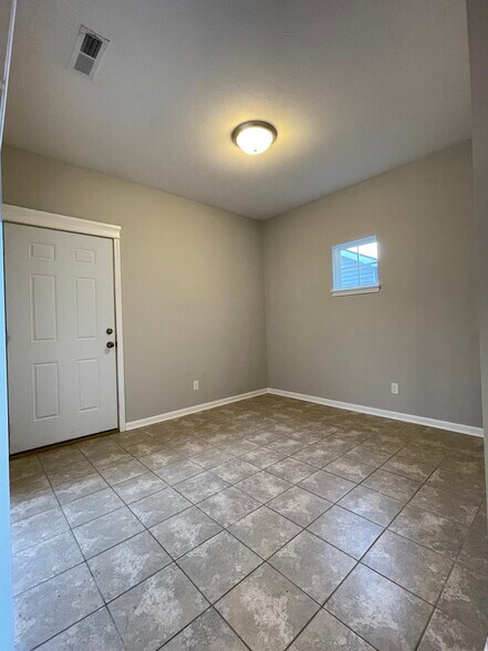 Flex space - 1068 E 115th Ct