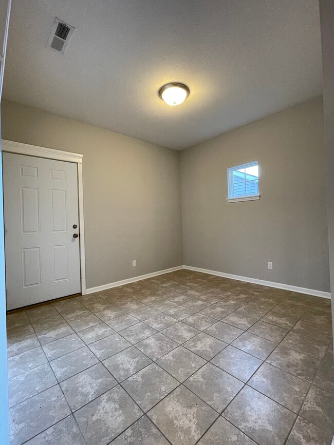 Flex space - 1068 E 115th Ct