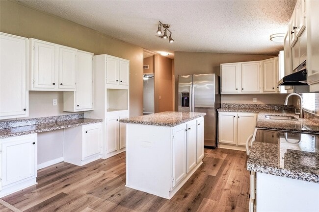 Building Photo - 9824 Stone Ranch Blvd