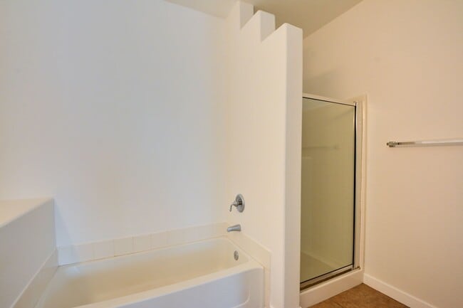 Building Photo - CLEAN, move in ready~GATED and super COMMUNITY!