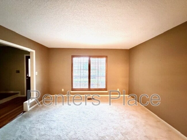 Building Photo - 5724 E 65th Pl