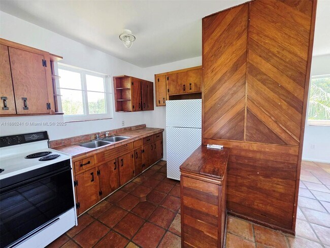 Primary Photo - 524 Hampton Rd