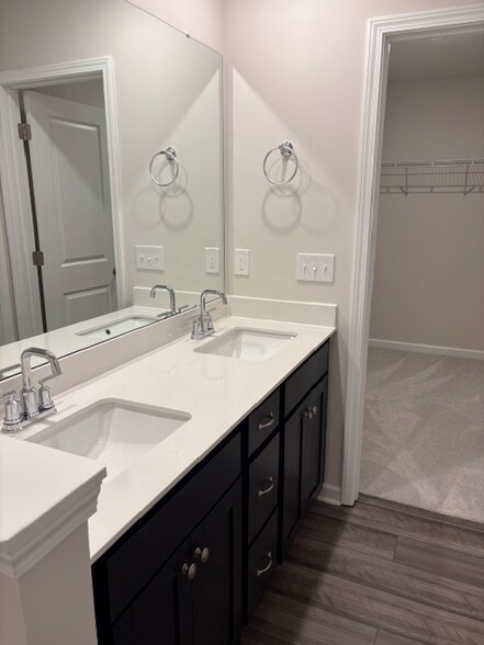 Building Photo - 128 Plumtree Ct