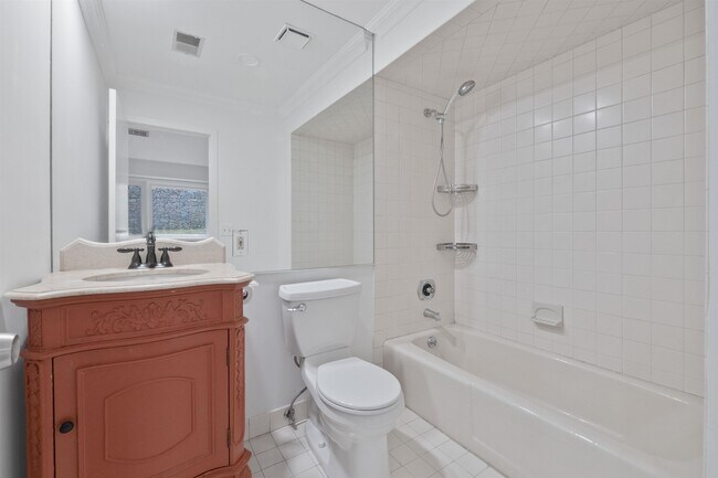 Building Photo - 18 SKYVIEW Ter