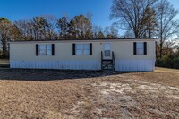 Building Photo - Renovated Mobile Home in Pikeville - 3 BR ...