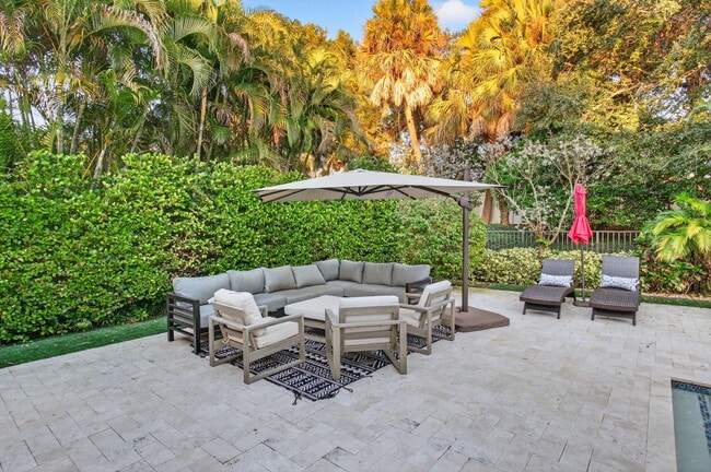 Building Photo - 17662 Cadena Dr