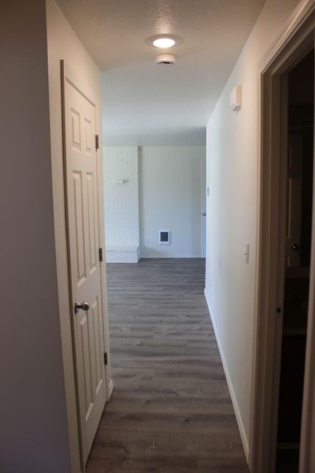 Building Photo - Single Family Home