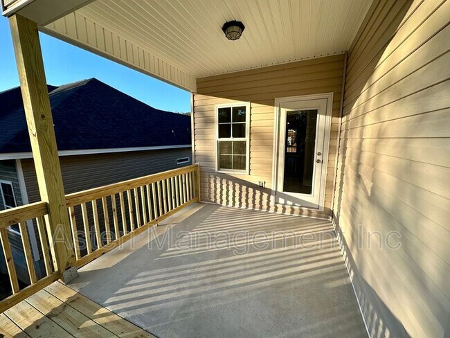 Building Photo - 107 Lasso Drive