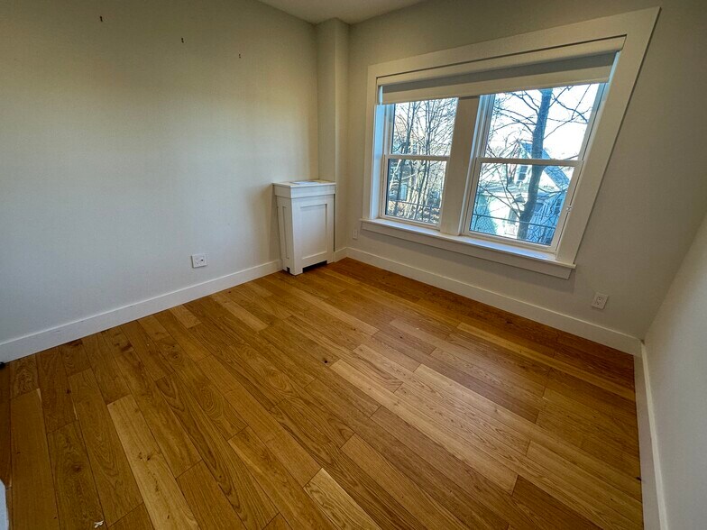 Building Photo - 36 Madison St