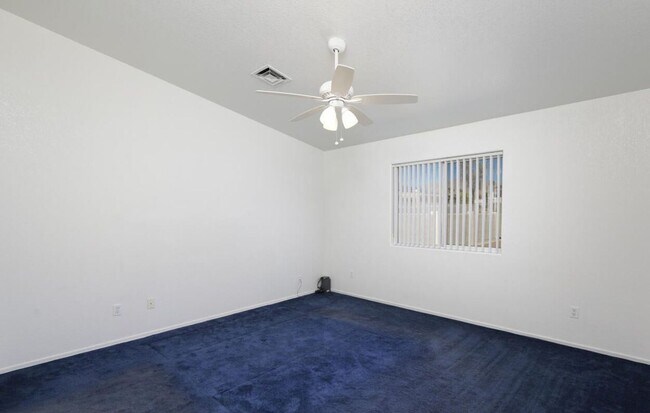 Building Photo - 3 Bedroom - 2 Bath Pool Home