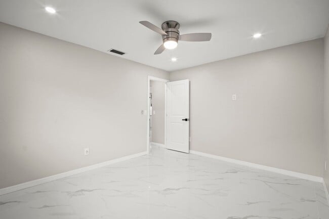 Building Photo - POOL HOME - 4 Bed / 3 Bath Annual Rental