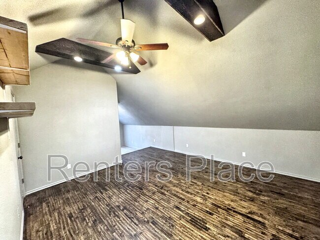 Building Photo - 821 W Elmira St